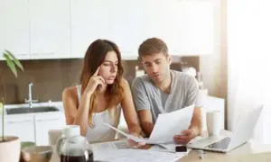 Czy za wynajem mieszkania płaci się z góry? Odkryj zasady i wyjątki