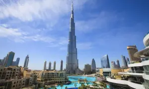 Imponujący Burdż Chalifa, najwyższy budynek świata, góruje nad Dubajem. Zastanawiasz się, ile ma burdż chalifa? 828 metrów!