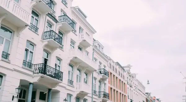 Czy można kupić mieszkanie za gotówkę? Sprawdź, co musisz wiedzieć