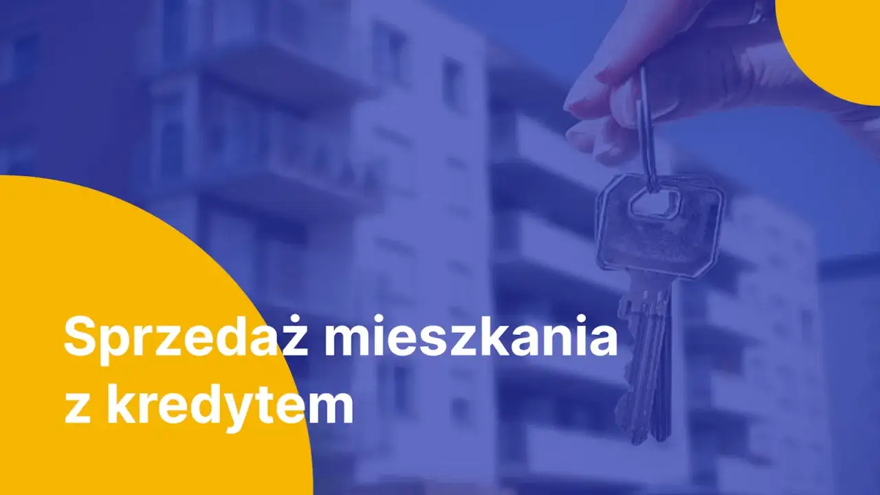 Klucze do nowego domu, gdy następuje sprzedaż mieszkania z kredytem. Tło to blok mieszkalny.